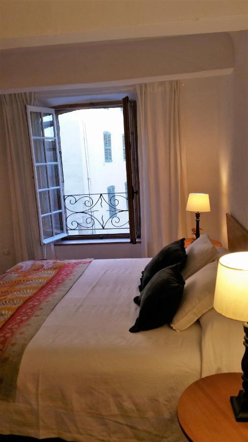 Ana'S Guest House Chambres D'Hotes Aups Eksteriør bilde